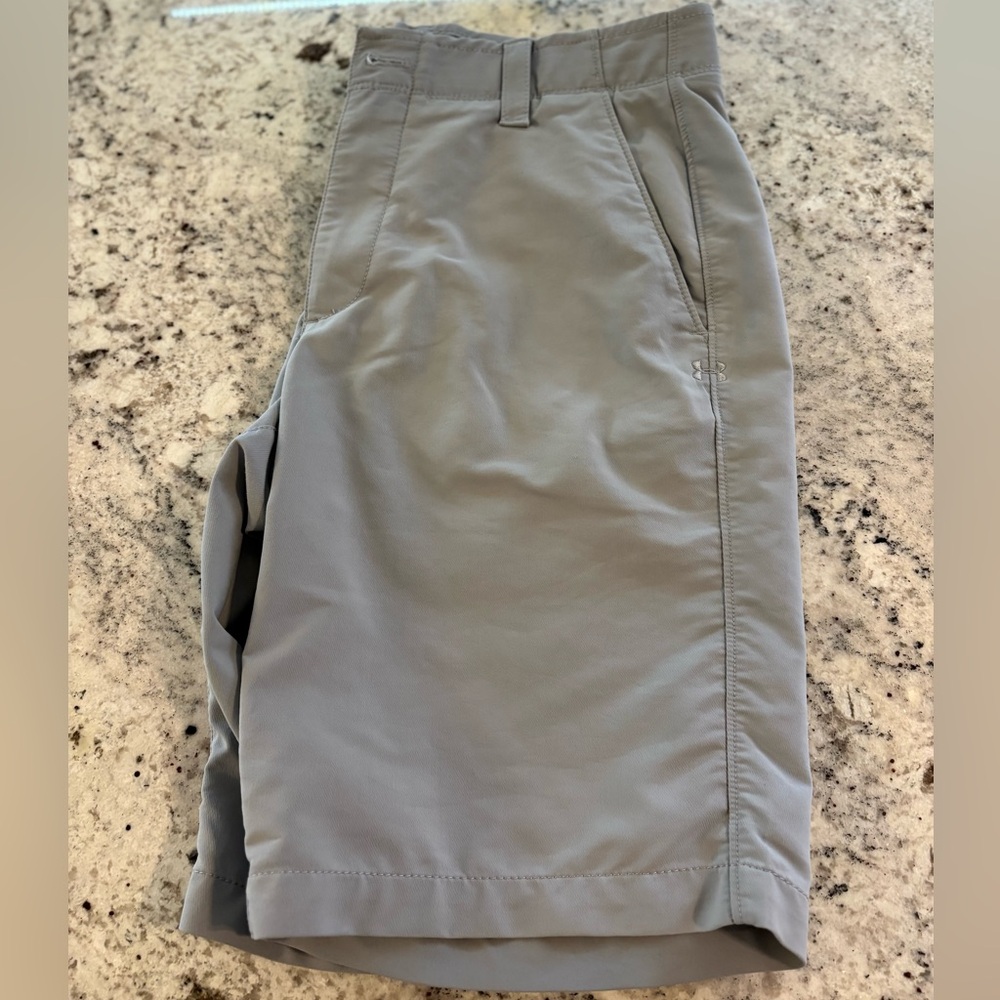 Under Armour Gray Golf Shorts Size 32
